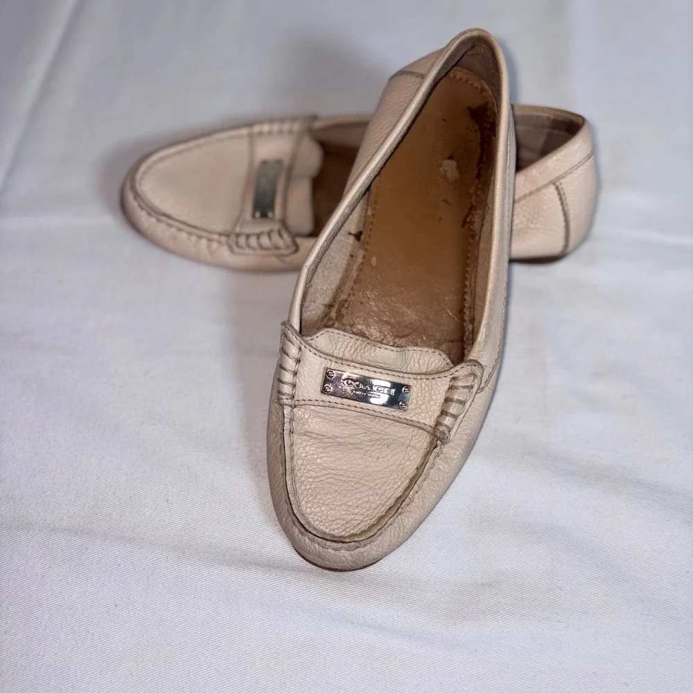Coach Driving Loafers 37 Cream Fair Pebbled Leather Logo Plate Flats